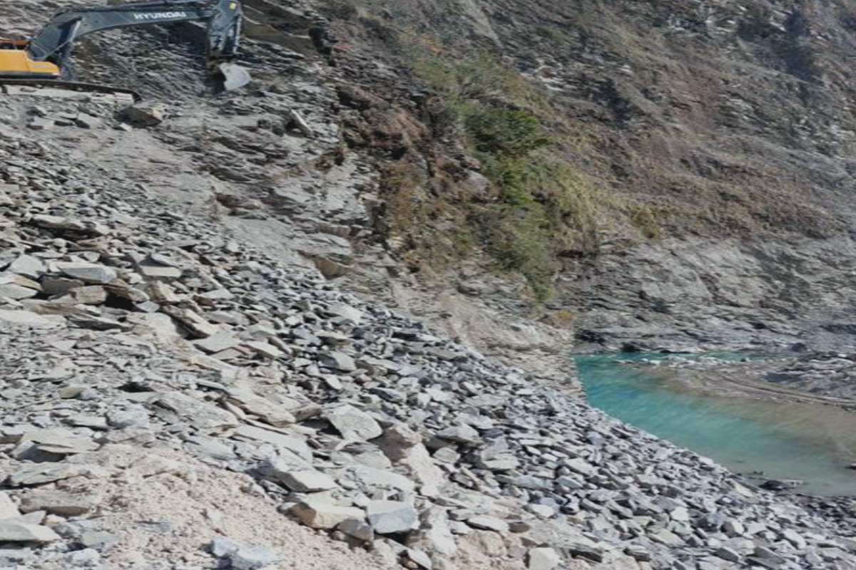 पुनर्निर्माणमा ढिलाई हुँदा जिल्ला नै यातायातविहीन हुने खतरा बढ्दै